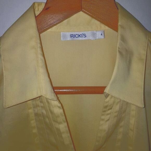 RICKI'S Ladies Lemon Capped Sleeve Blouse Button-Up V-Neck Size  4 NEW - Picture 2 of 10